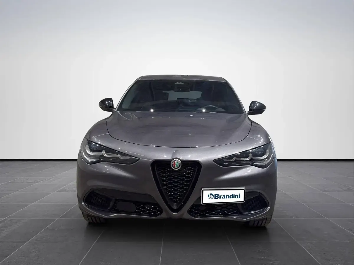 Usata Alfa Romeo Stelvio Sprint 209 CV (153 kW) 2025 Grigio vesuvio SUV