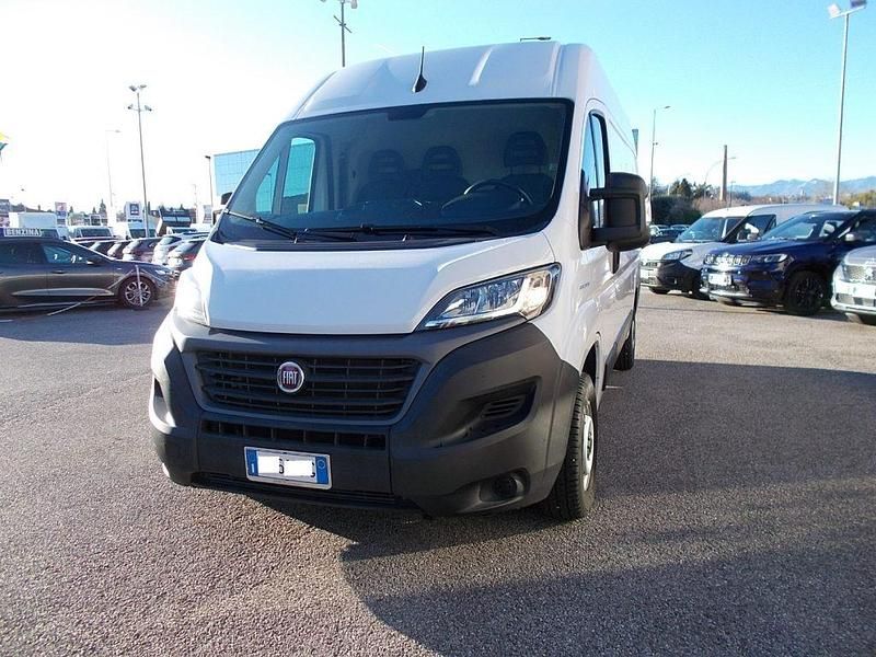 Usata Fiat Ducato 33 120 CV (88 kW) 2021 Bianco / pastello Furgone