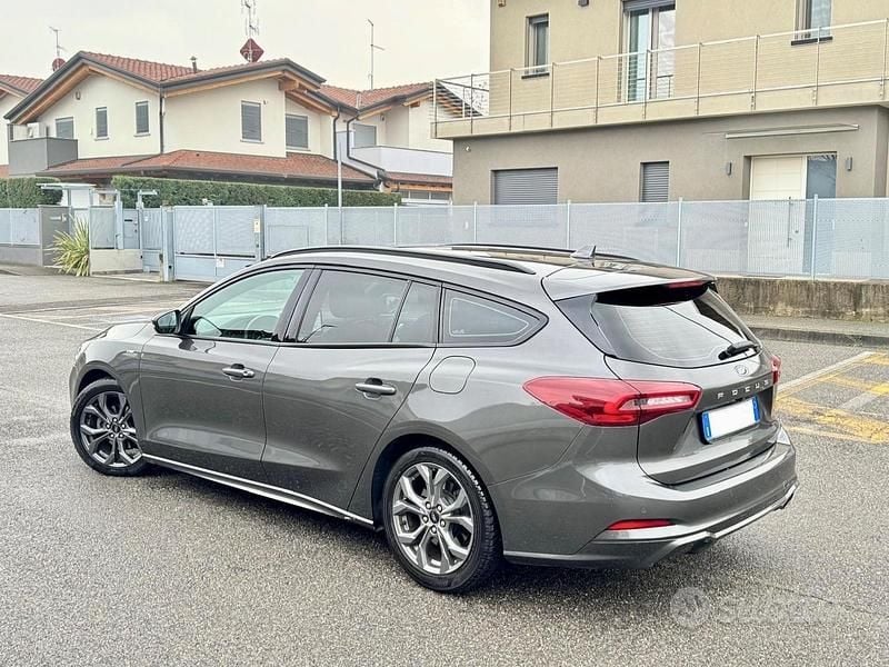 Usata Ford Focus ST-Line 120 CV (88 kW) 2022 Nero Station wagon