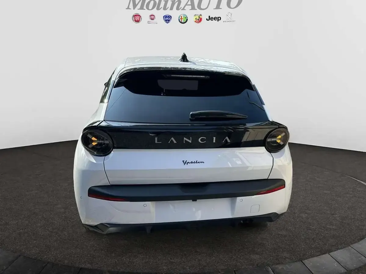 Nuova Lancia Ypsilon 110 CV (80 kW) 2026 Bianco Utilitaria