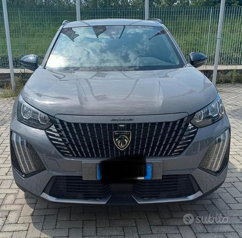 Usata Peugeot 2008 Allure 100 CV (73 kW) 2024 Grigio SUV