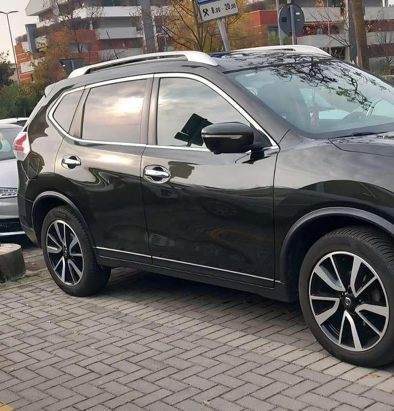 Nero Usata 2017 Nissan X-Trail N-Connecta SUV | 13.900 € (Buon prezzo) - Immagine 1/4
