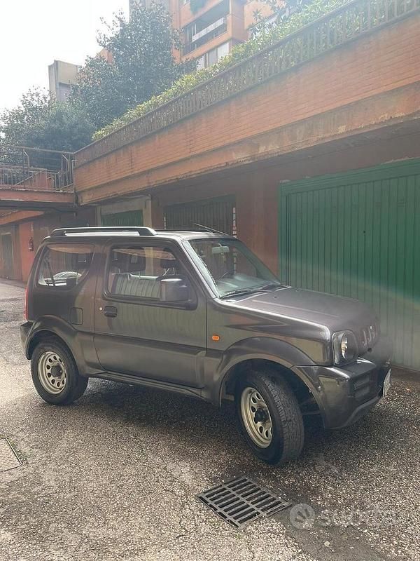 Usata Suzuki Jimny 85 CV (62 kW) 2012 Grigio SUV