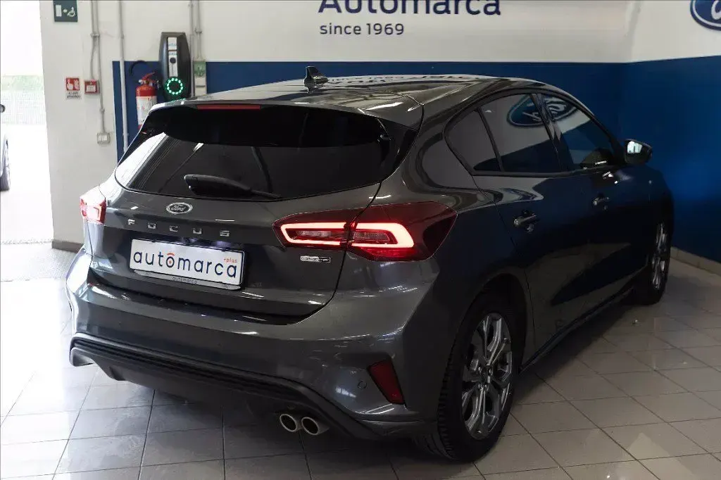 Usata Ford Focus ST-Line 125 CV (91 kW) 2023 Grigio metallizzato Berlina