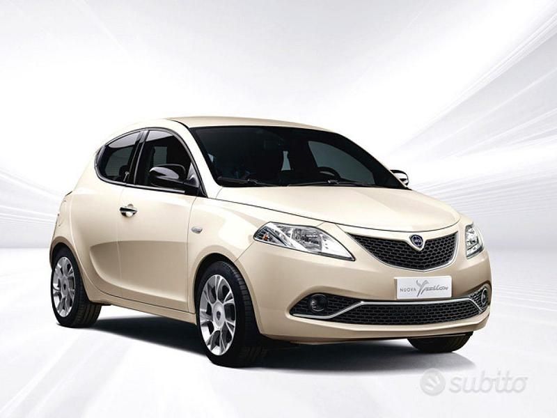 Usata Lancia Ypsilon Gold 69 CV (50 kW) 2021 Rosso Utilitaria