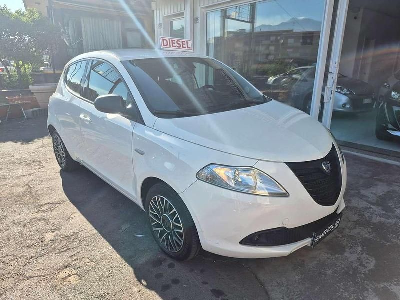 Usata Lancia Ypsilon S 95 CV (69 kW) 2013 Bianco Utilitaria