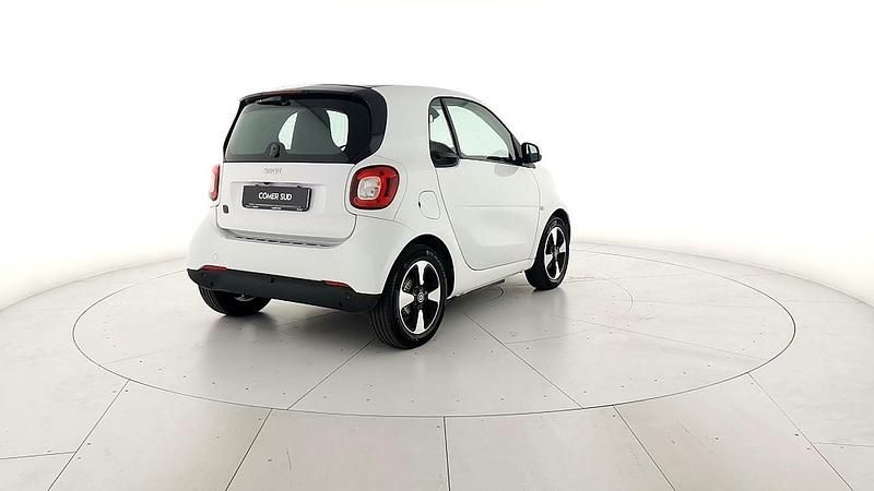 Usata Smart ForTwo Electric Drive Passion 41 kW (56 CV) 2022 Crystal white Coupé