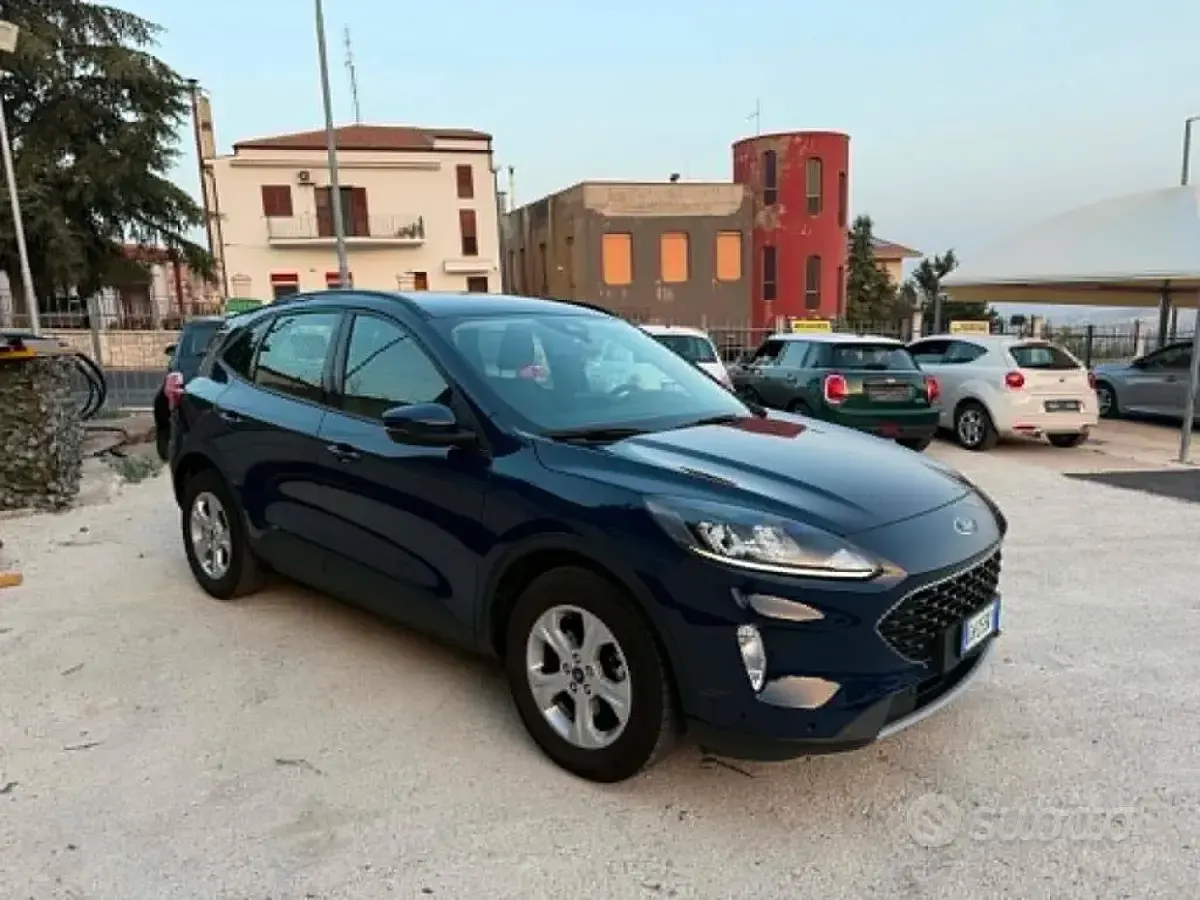 Usata Ford Kuga 120 CV (88 kW) 2022 Bluazzurro SUV