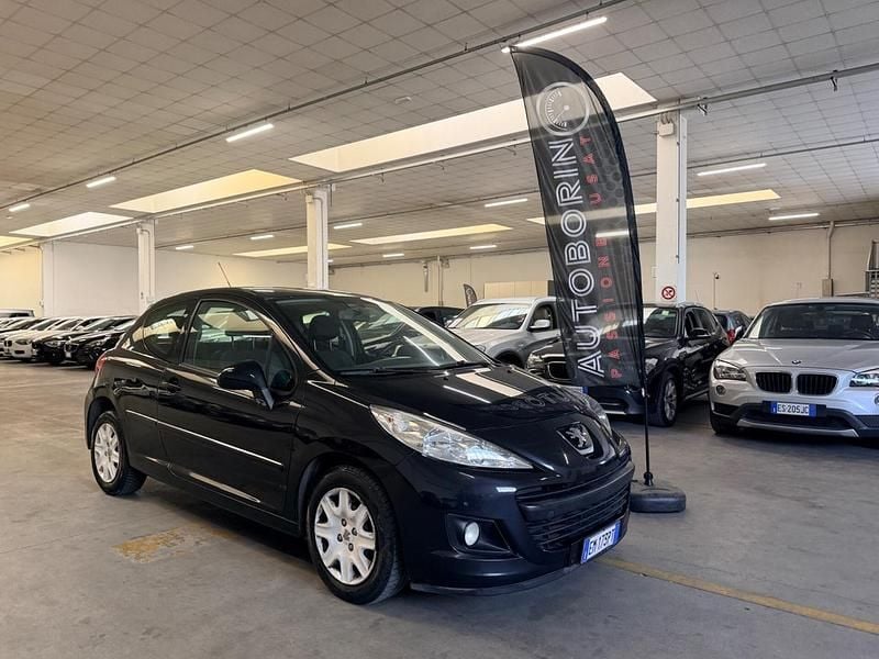 Gebraucht Peugeot 207 Active 75 PS (55 kW) 2012 Schwarz Limousine