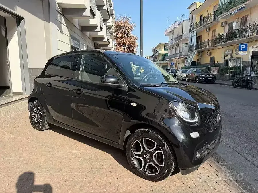 Usata Smart ForFour Prime 90 CV (66 kW) 2019 Nero Utilitaria