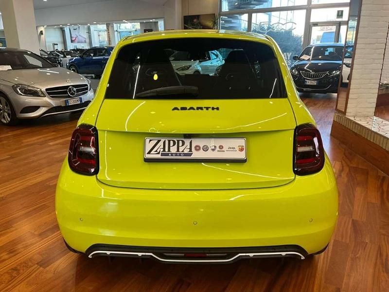 Usata Abarth 500e 47 kW (64 CV) 2023 Giallo Utilitaria