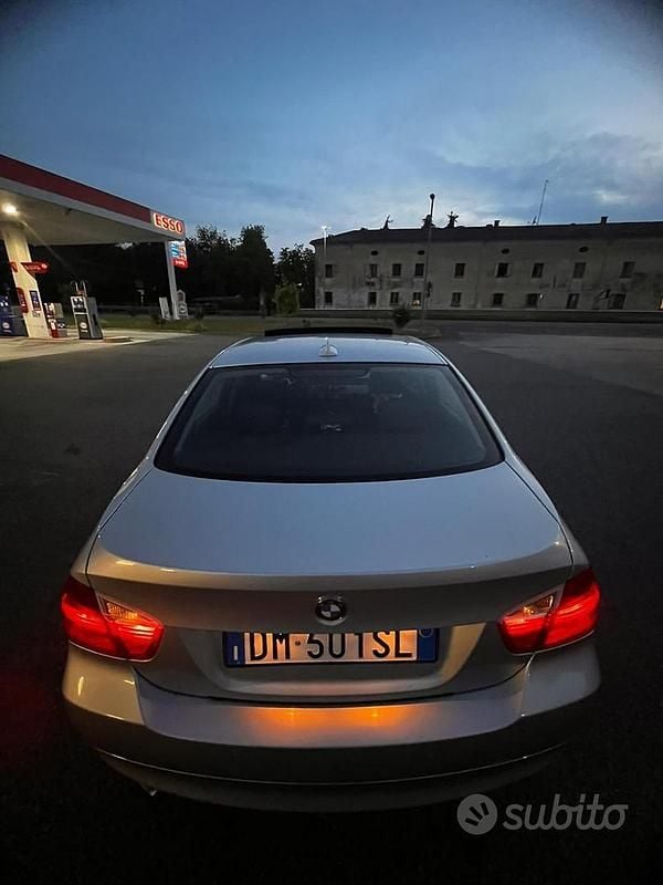 Usata BMW 318 143 CV (105 kW) 2008 Grigio Berlina