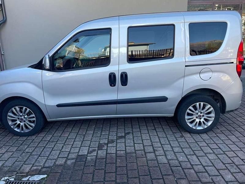 Usata Fiat Doblò Emotion 135 CV (99 kW) 2011 Grigio Monovolume