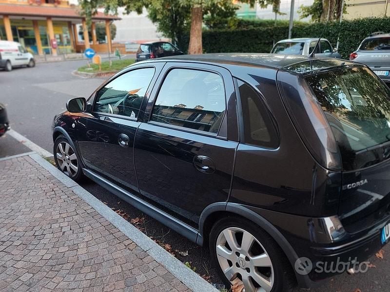 Usata Opel Corsa 75 CV (55 kW) 2006 Nero Berlina