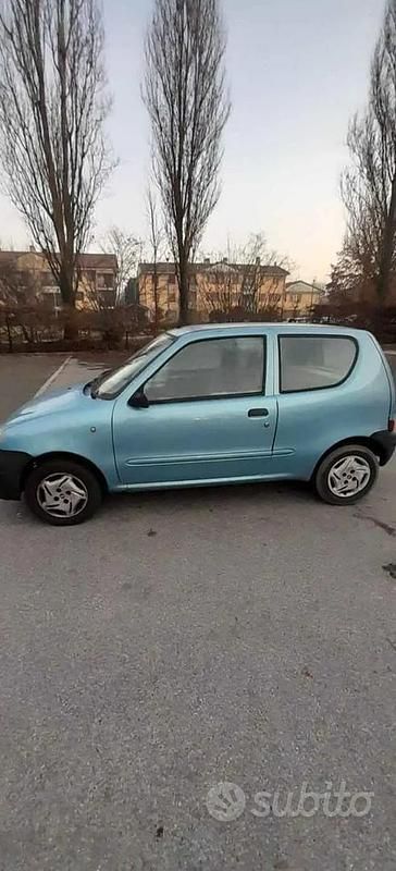 Usata Fiat 600 54 CV (39 kW) 2005 Blu Berlina
