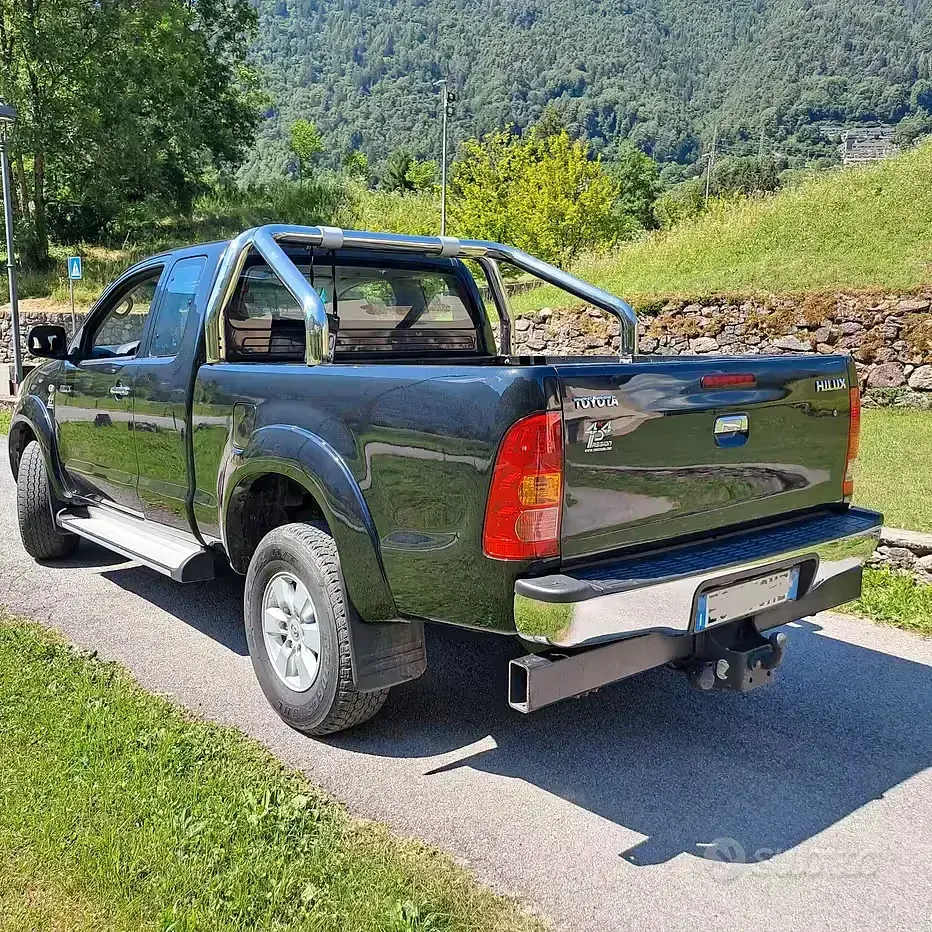 Usata Toyota HiLux 144 CV (105 kW) 2011 Nero Pick-up