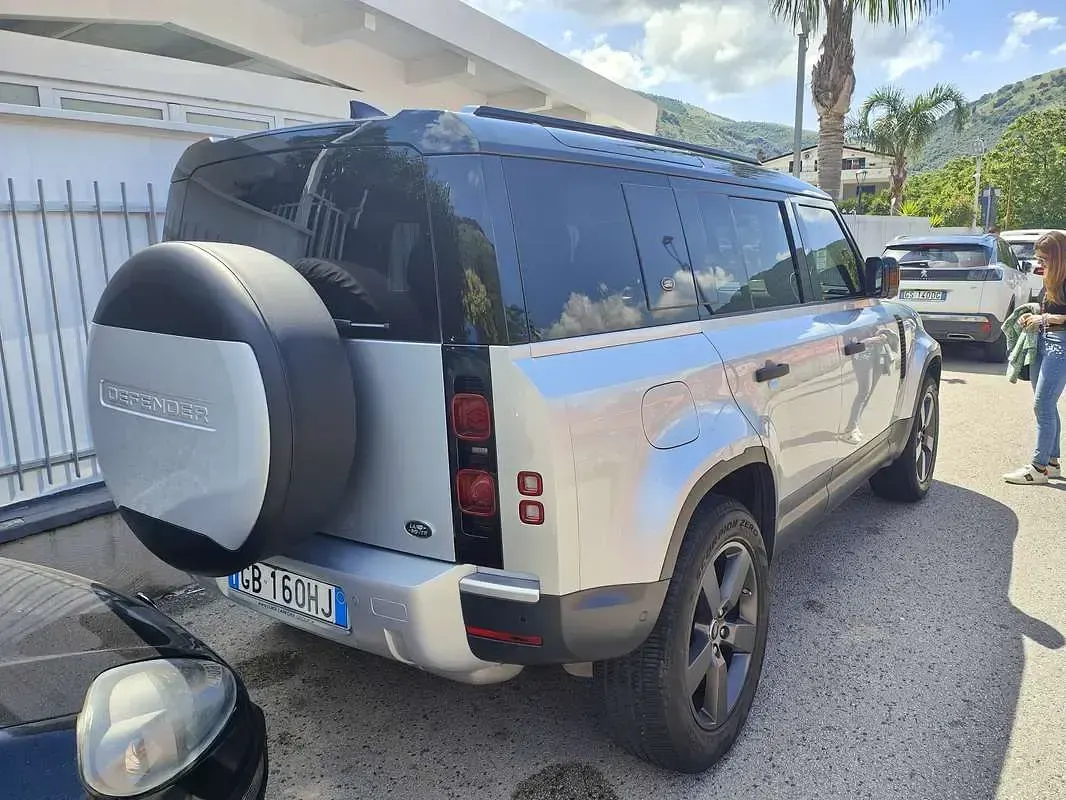 Usata Land Rover Defender HSE 200 CV (147 kW) 2020 Argento SUV