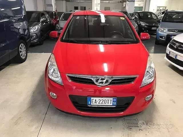 Usata Hyundai i20 Comfort 78 CV (57 kW) 2010 Rosso Utilitaria