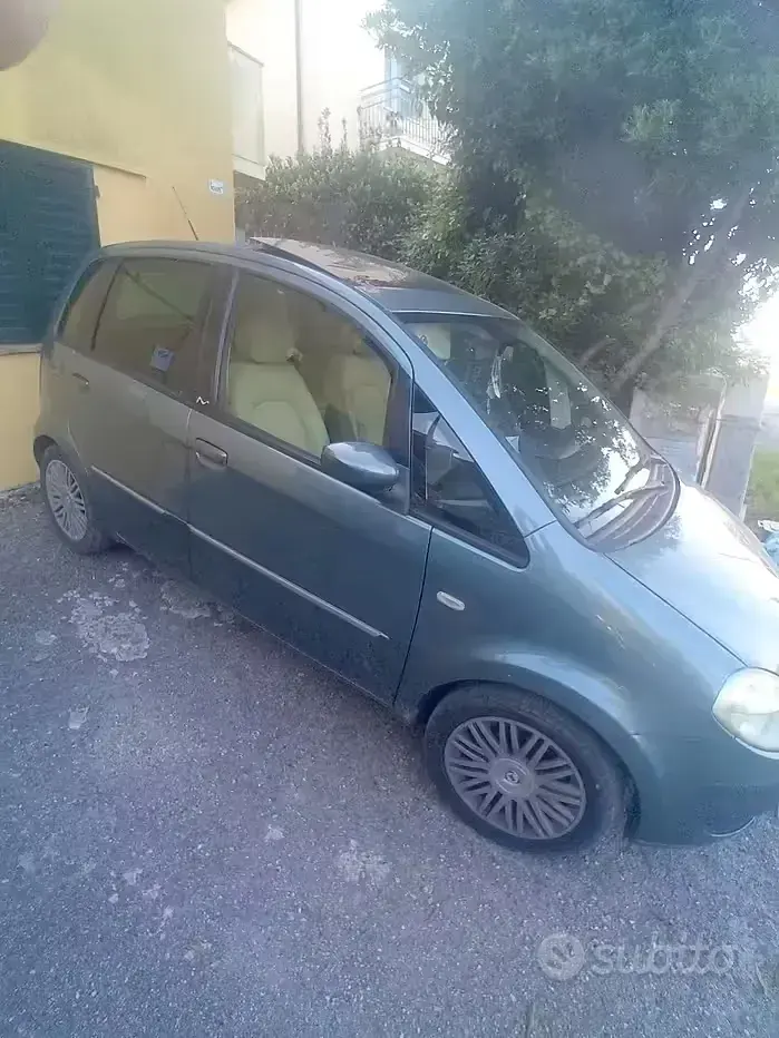 Usata Lancia Musa 95 CV (69 kW) 2006 Verde Monovolume