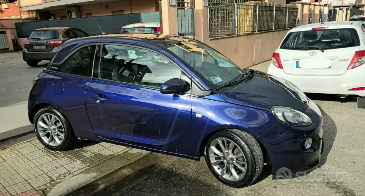 Usata Opel Adam 69 CV (50 kW) 2014 Bluazzurro Utilitaria