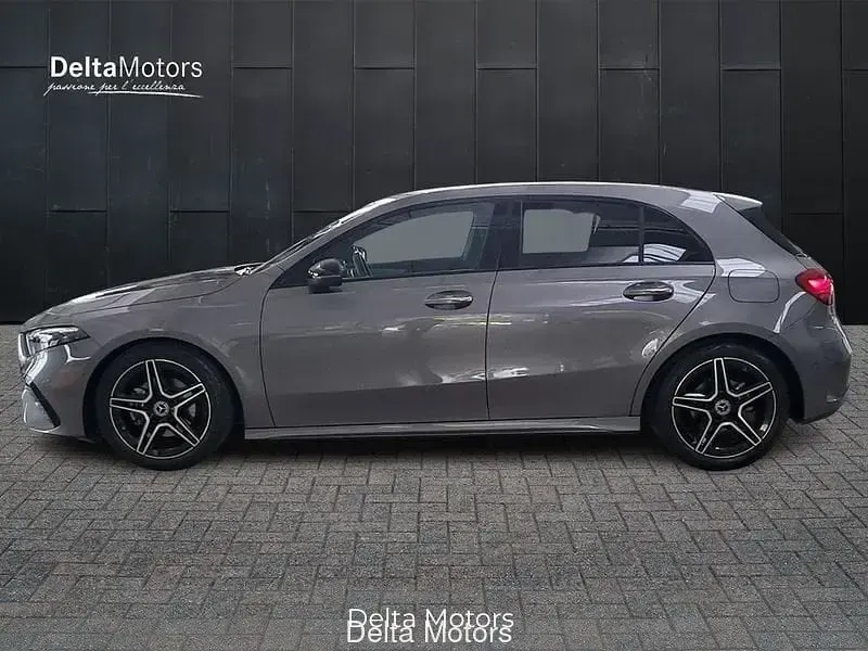 Usata Mercedes A180 Advanced Plus 116 CV (85 kW) 2025 Grigio montagna Utilitaria