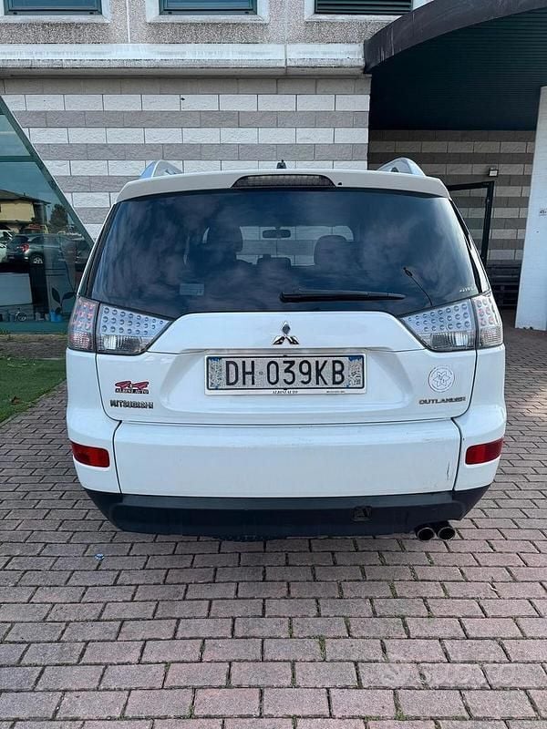 Usata Mitsubishi Outlander Instyle 140 CV (102 kW) 2007 Bianco SUV