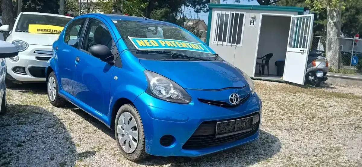 Gebraucht Toyota Aygo X-clusiv 69 PS (50 kW) 2015 Blau Kleinwagen