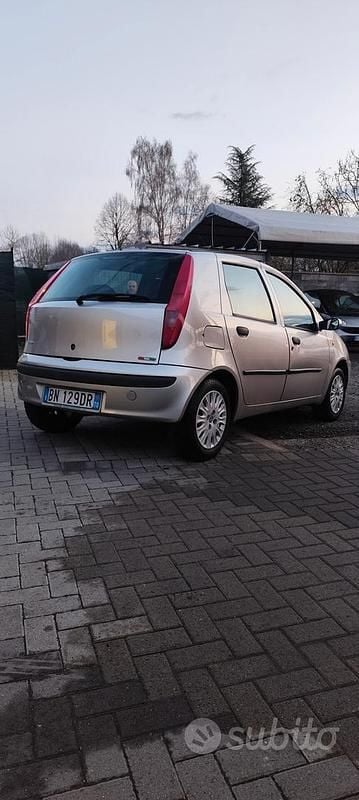 Usata Fiat Punto 80 CV (58 kW) 2000 Grigio Utilitaria