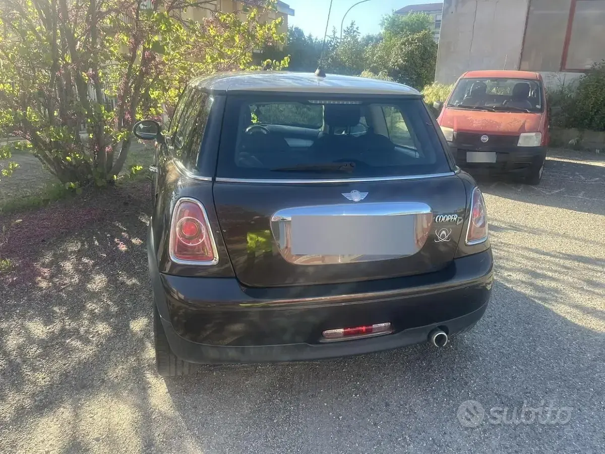 Usata Mini Coupé 122 CV (89 kW) 2012 Marrone Coupé