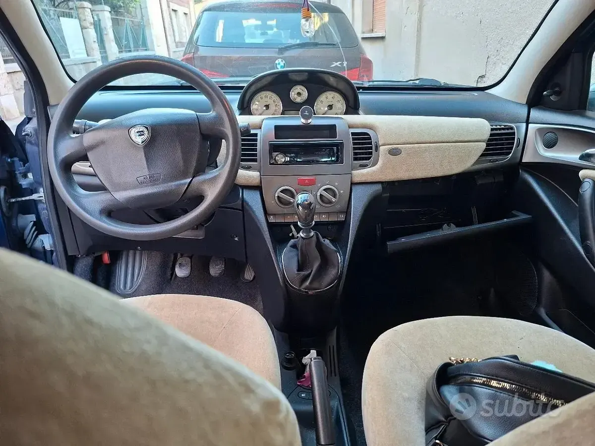 Usata Lancia Ypsilon 60 CV (44 kW) 2004 Blu Utilitaria