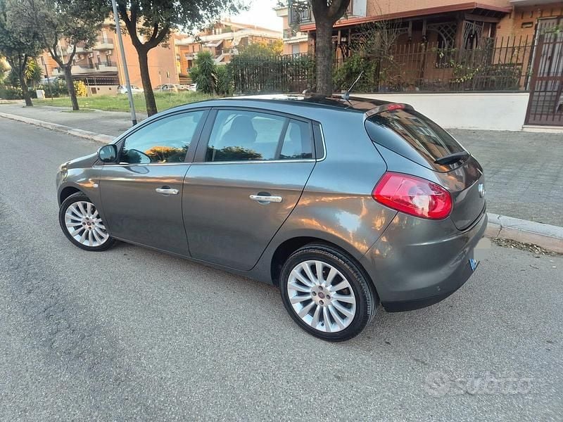 Marrone Usata 2011 Fiat Bravo Emotion Due volumi | 2999 € (Ottimo prezzo) - Immagine 1/4