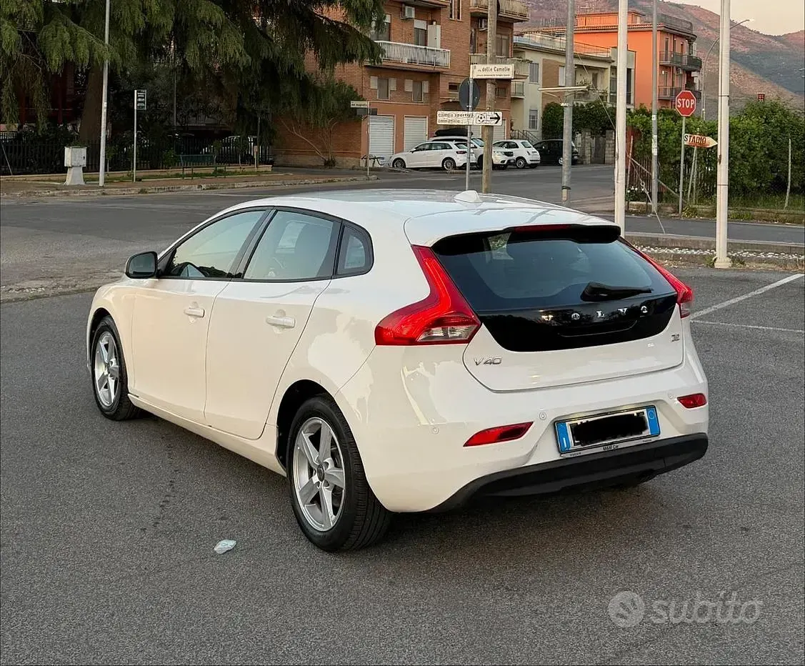 Usata Volvo V40 115 CV (84 kW) 2015 Bianco Berlina