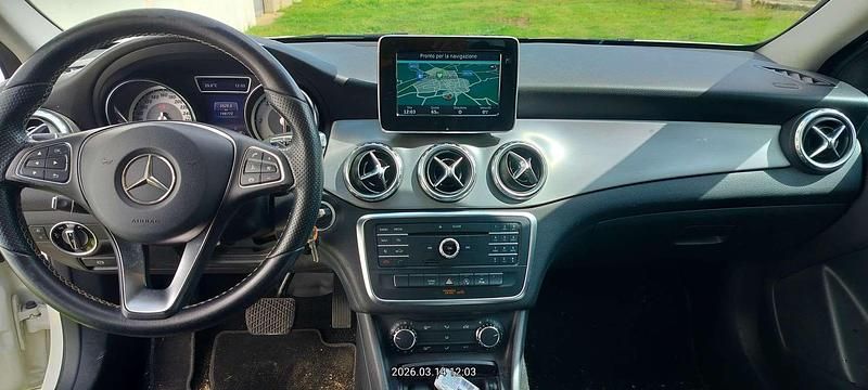 Usata Mercedes GLA220 177 CV (130 kW) 2016 Bianco SUV
