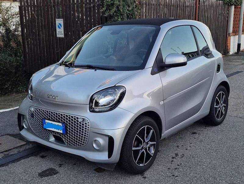 Usata Smart ForTwo Coupé Passion 41 kW (56 CV) 2023 Argento Utilitaria