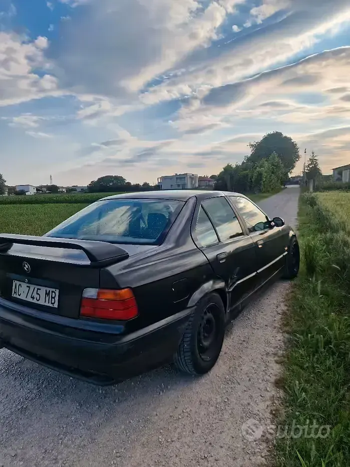 Usata BMW 320 150 CV (110 kW) 1991 Nero Berlina