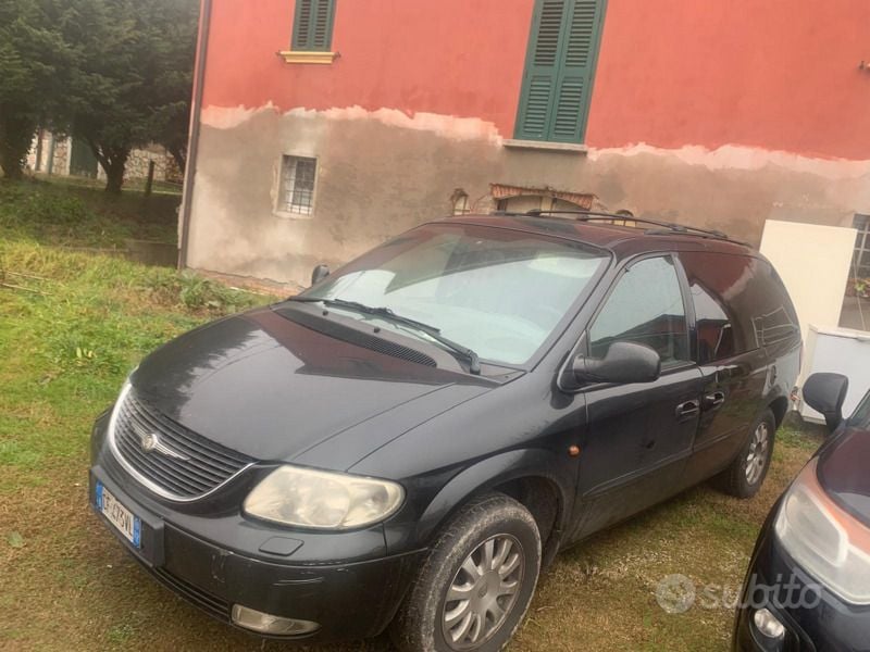 Usata Chrysler Grand Voyager 118 CV (86 kW) 2003 Nero Monovolume