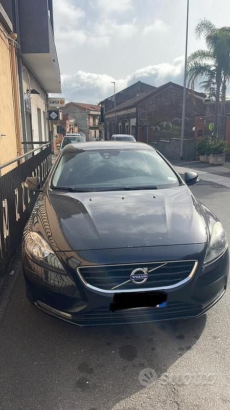 Usata Volvo V40 115 CV (84 kW) 2015 Nero Station wagon