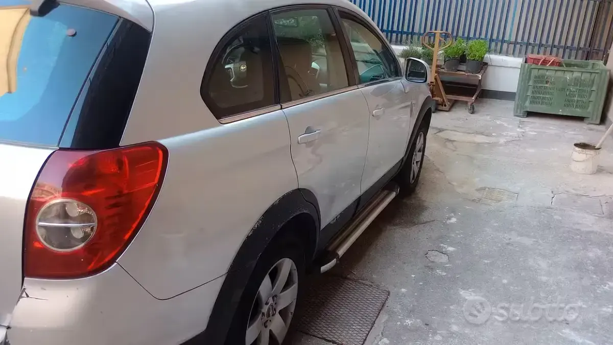 Usata Chevrolet Captiva 127 CV (93 kW) 2008 Grigio SUV