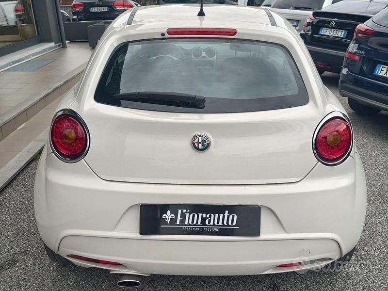 Occasion Alfa Romeo MiTo Distinctive 79 PK (58 kW) 2010 Wit Hatchback