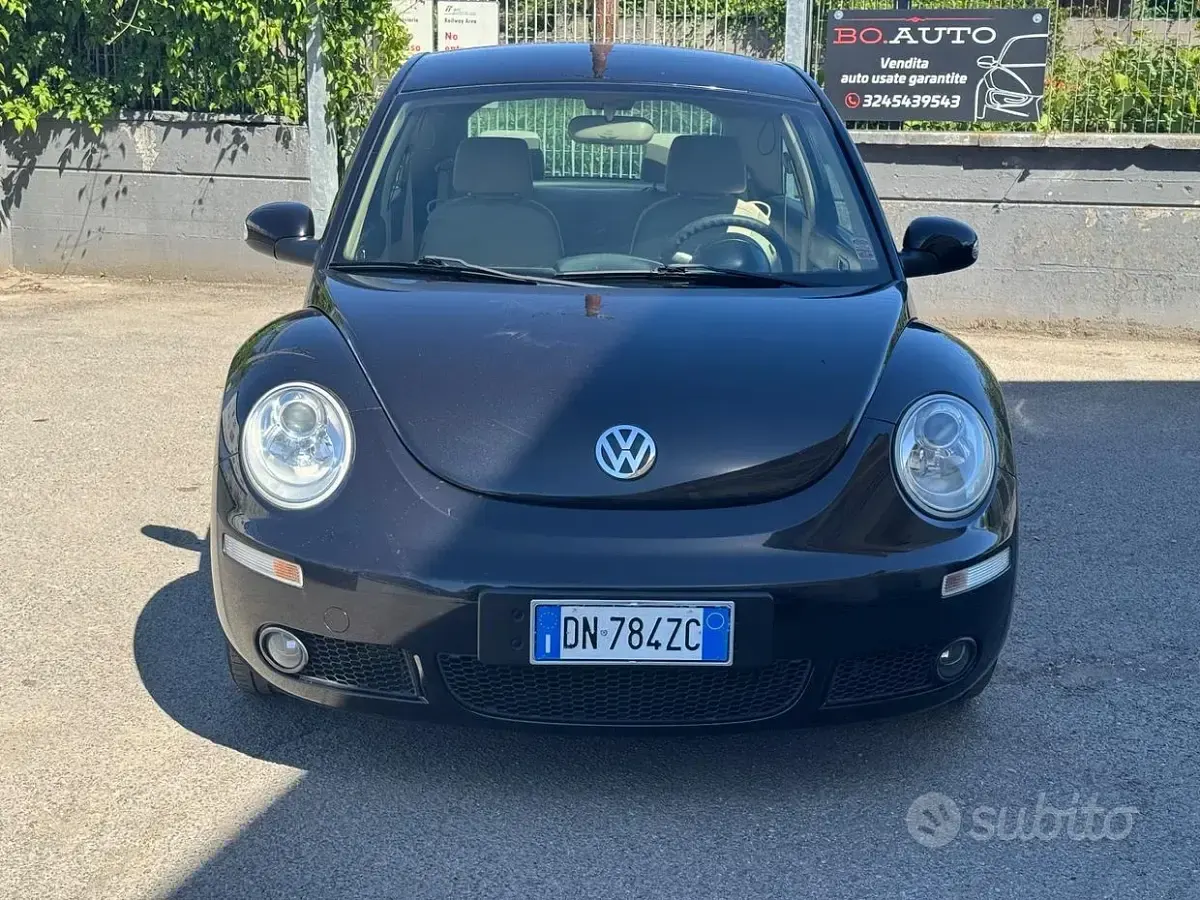 Usata VW New Beetle 102 CV (75 kW) 2008 Blu Utilitaria