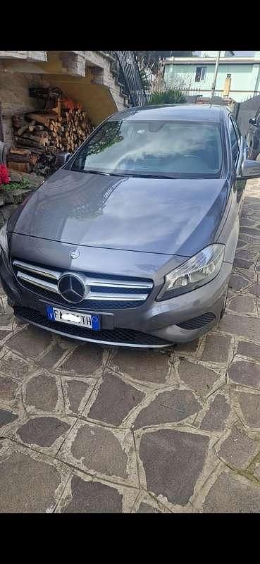 Usata Mercedes A180 109 CV (80 kW) 2015 Grigio Berlina