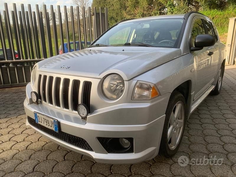 Occasion Jeep Compass 140 ch (102 kW) 2007 Gris SUV