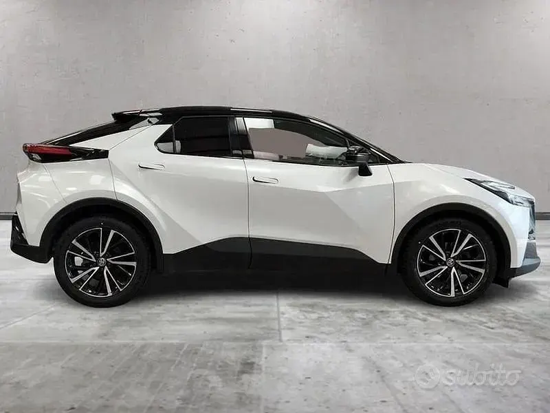 Usata Toyota C-HR Lounge 140 CV (102 kW) 2025 Bianco SUV