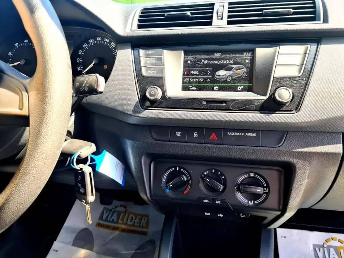 Usata Skoda Fabia Design Edition 75 CV (55 kW) 2016 Blu/azzurro Berlina