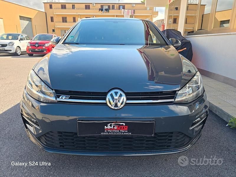 Grigio Usata 2021 VW Golf R-line Tre volumi | 17.500 € (Buon prezzo) - Immagine 1/4
