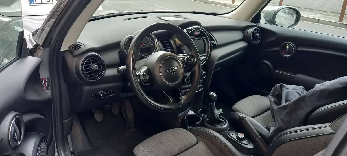 Usata Mini ONE 75 CV (55 kW) 2020 Argento Utilitaria