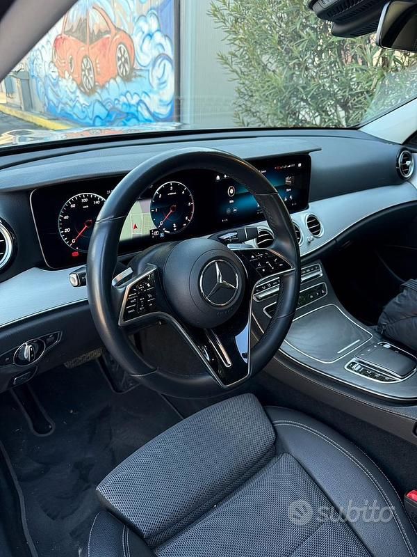 Usata Mercedes E200 Business 160 CV (117 kW) 2023 Grigio Berlina