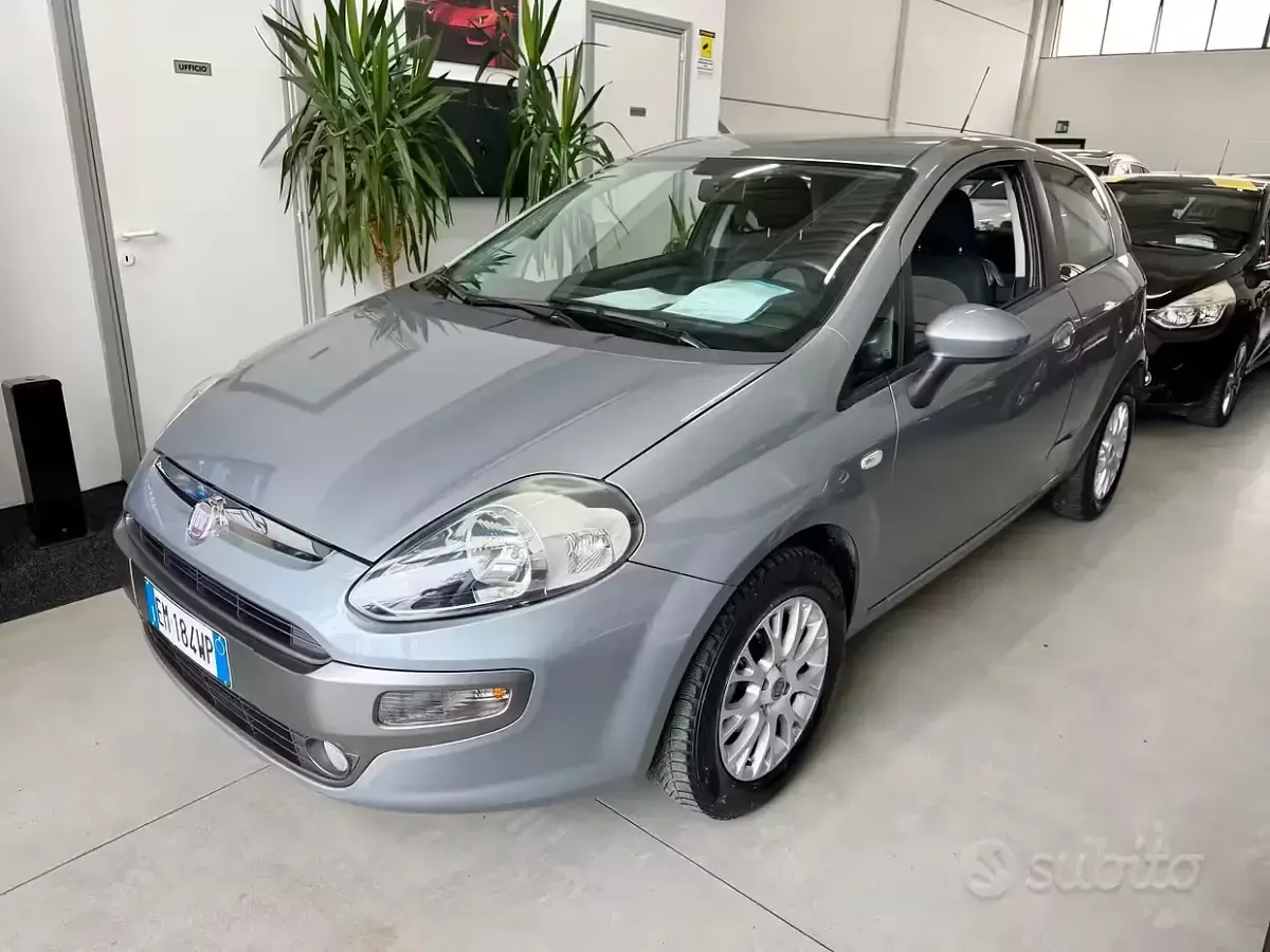 Usata Fiat Punto 78 CV (57 kW) 2012 Grigio Utilitaria