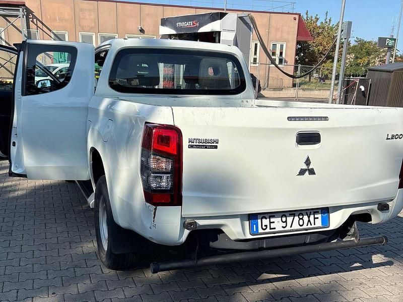 Usata Mitsubishi L200 150 CV (110 kW) 2021 Bianco Pick-up