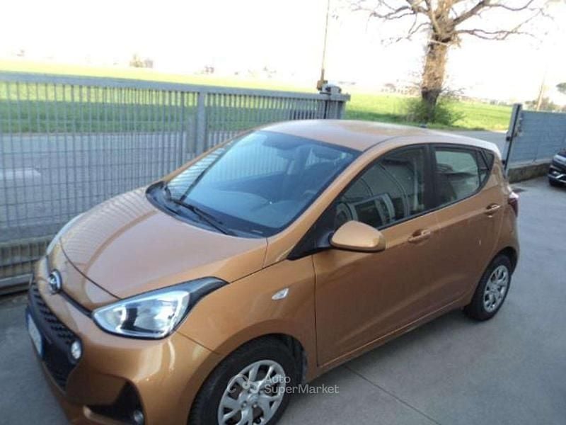 Usata Hyundai i10 Comfort 69 CV (50 kW) 2017 Arancione Utilitaria